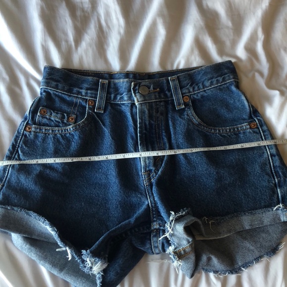 Levi’s High Waisted Shorts - Picture 5 of 6